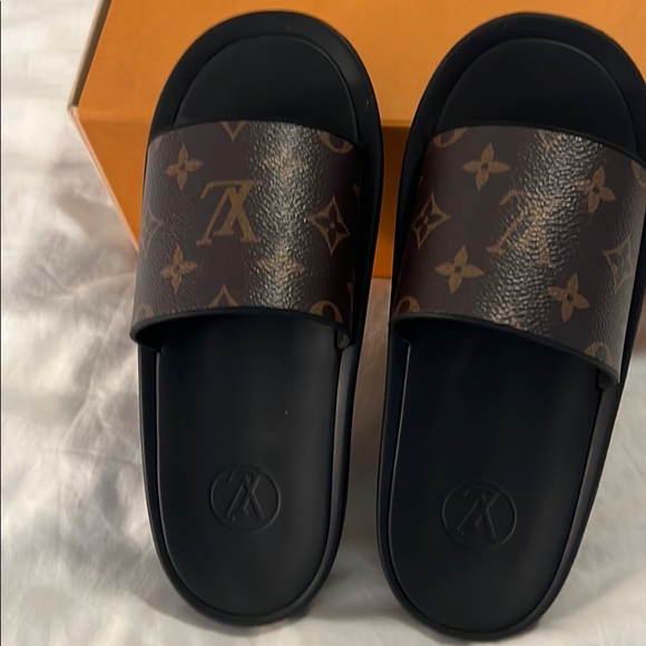 Louis Vuitton waterfront mule size 38 - Picture 4 of 7